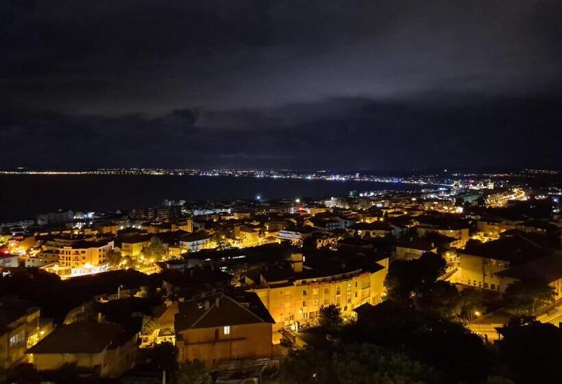 سوئیت پرزیدنت, Sea View Hills