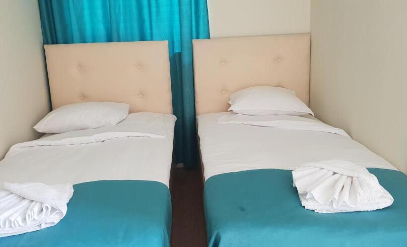 اتاق خانوادگی, Sea View Hills