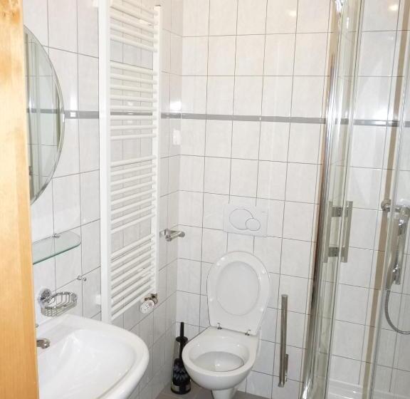 شقة 3 غرف, Skiresort Pec Poustevnik