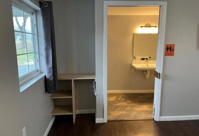 חדר סטנדרט מותאם לאדם עם מוגבלויות, Nightshade Inn & Gardens