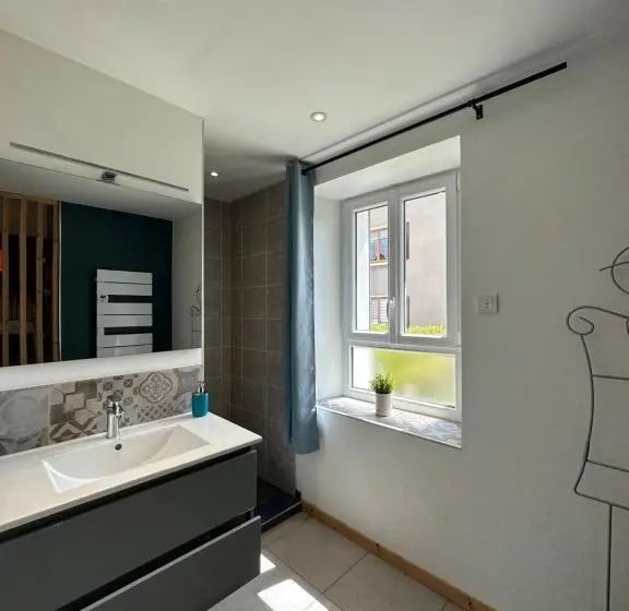 キングサイズベッドのスタンダードルーム, La Villa D Hélène 2   Chambres D Hôtes Bnb Et Appartements   Cluses