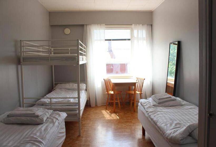 חדר סטנדרטי לארבעה עם חדר אמבטיה משותף, Nalles Gästhem