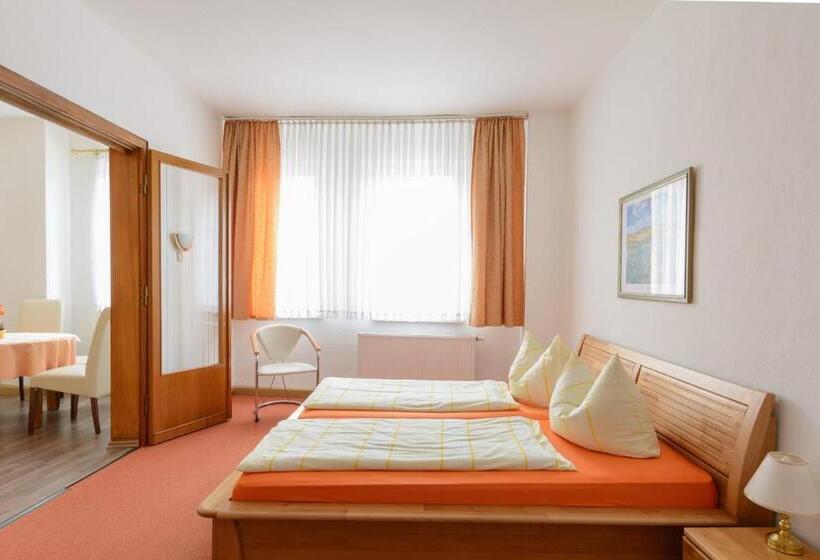 이코노미 룸, Weltrich