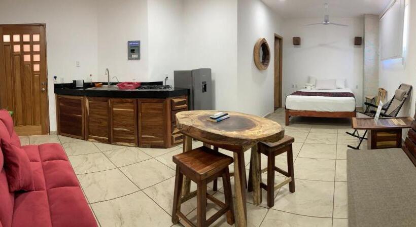 스탠다드 스튜디오, Palmas De Chahue