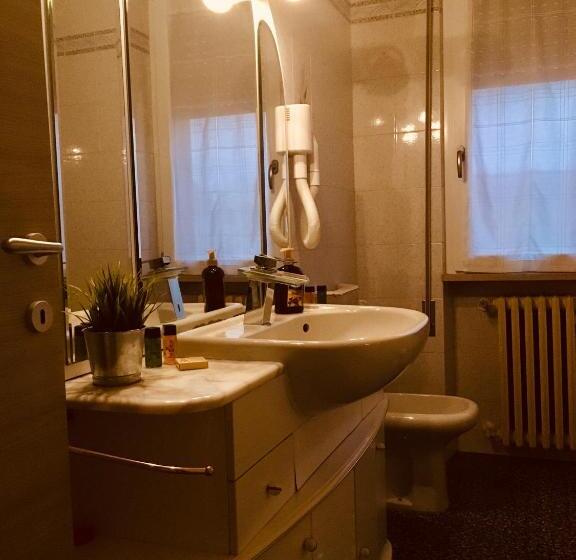 اتاق خانوادگی, B&b Amici Miei