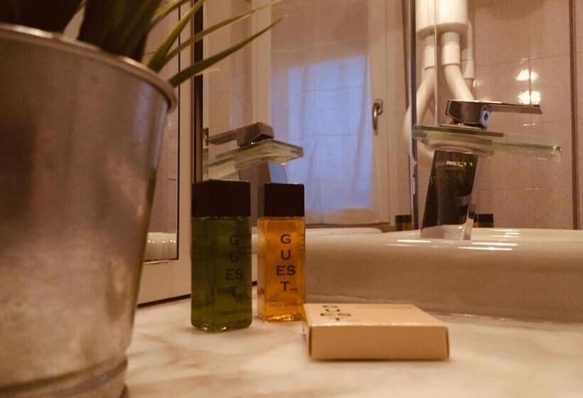 اتاق خانوادگی, B&b Amici Miei