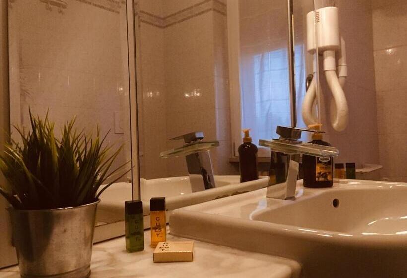 اتاق خانوادگی, B&b Amici Miei