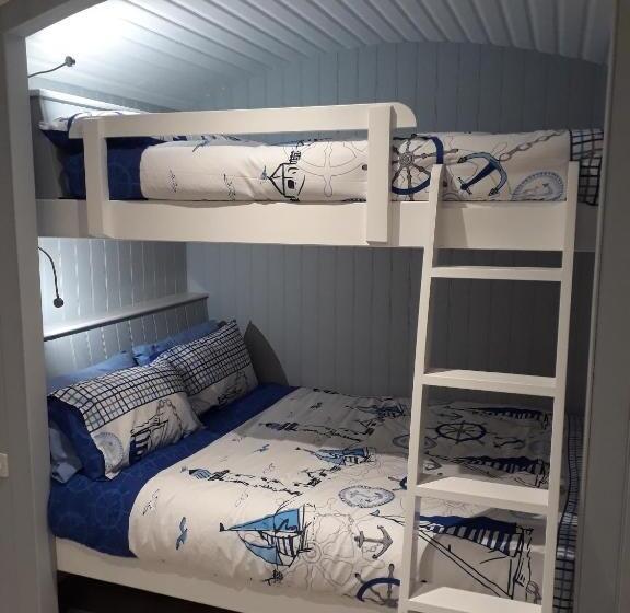 Standard Studio Havsutsikt, Allibella Shepherds Hut, Amazing Seaview, Private Garden, Pet Friendly