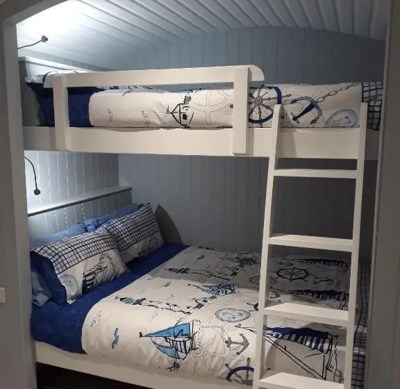 Standard-studio Merinäkymä, Allibella Shepherds Hut, Amazing Seaview, Private Garden, Pet Friendly