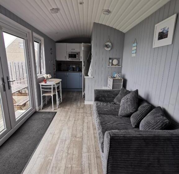 Standard Studio Havsutsikt, Allibella Shepherds Hut, Amazing Seaview, Private Garden, Pet Friendly
