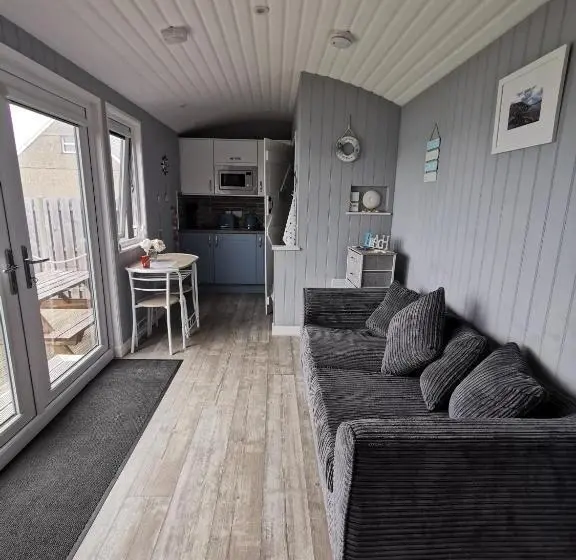 Standard-studio Merinäkymä, Allibella Shepherds Hut, Amazing Seaview, Private Garden, Pet Friendly