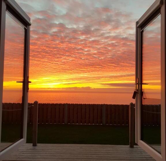 Standard Studio Havsutsikt, Allibella Shepherds Hut, Amazing Seaview, Private Garden, Pet Friendly