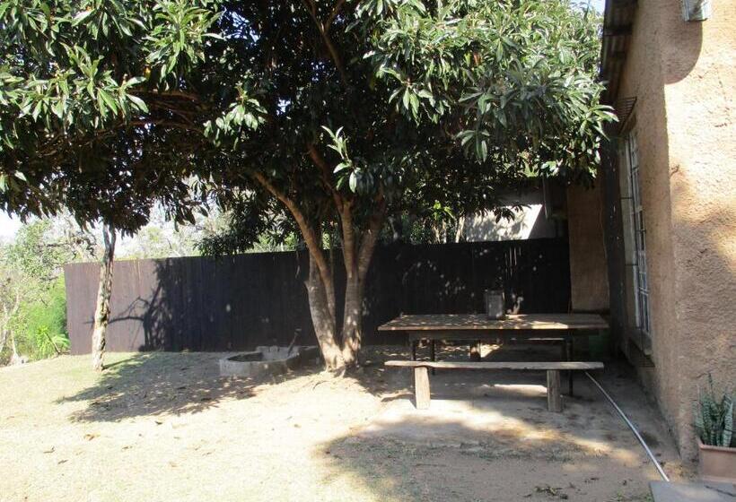 בקתת חדר, Leopard Tree Retreat