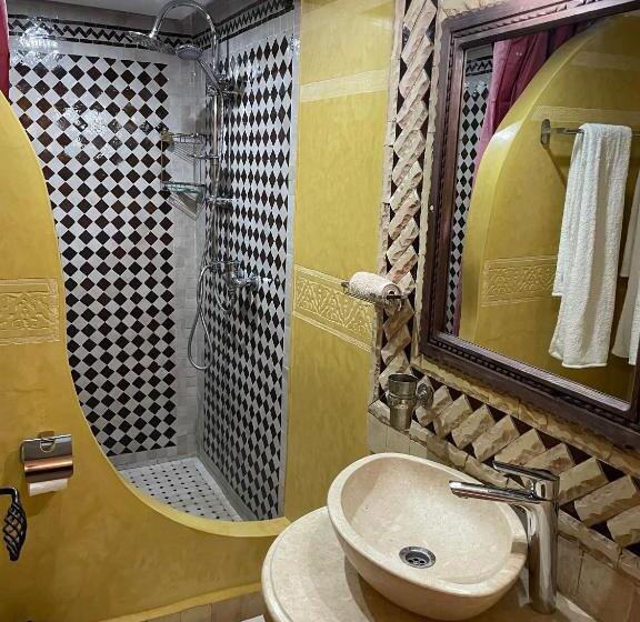 デラックスの4人部屋, Dar Rihana Dadès