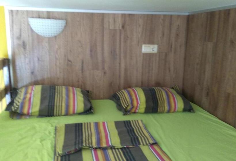 オーシャンビューファミリールーム, Hemingway Rooms In Happy Beach