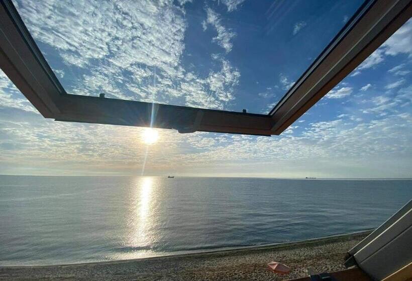 オーシャンビューファミリールーム, Hemingway Rooms In Happy Beach