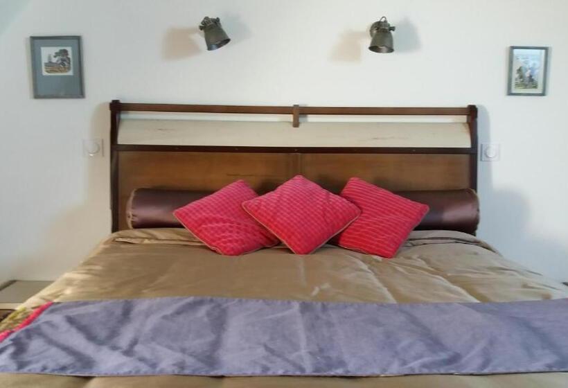 חדר קומפורט לשלושה, Manoir De La Ville Marie