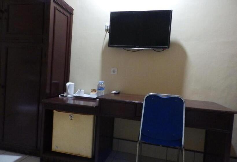 חדר סופריור, Bahari Family