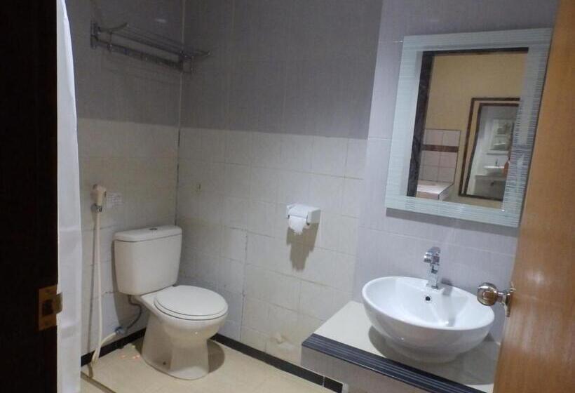 חדר סופריור, Bahari Family