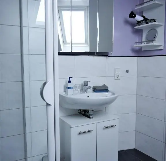 Huoneisto 1 Makuuhuone Parveke, Gästehaus Am Hermann
