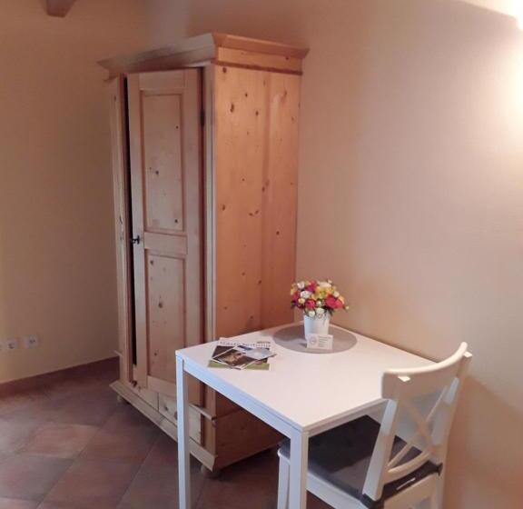 豪华单人间, Mediterraneo