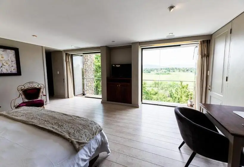اتاق اجرایی با تخت بزرگ, Migdash Guesthouse
