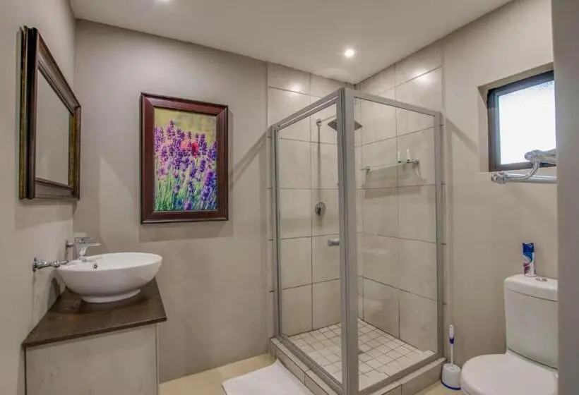 اتاق لوکس با تخت بزرگ, Migdash Guesthouse