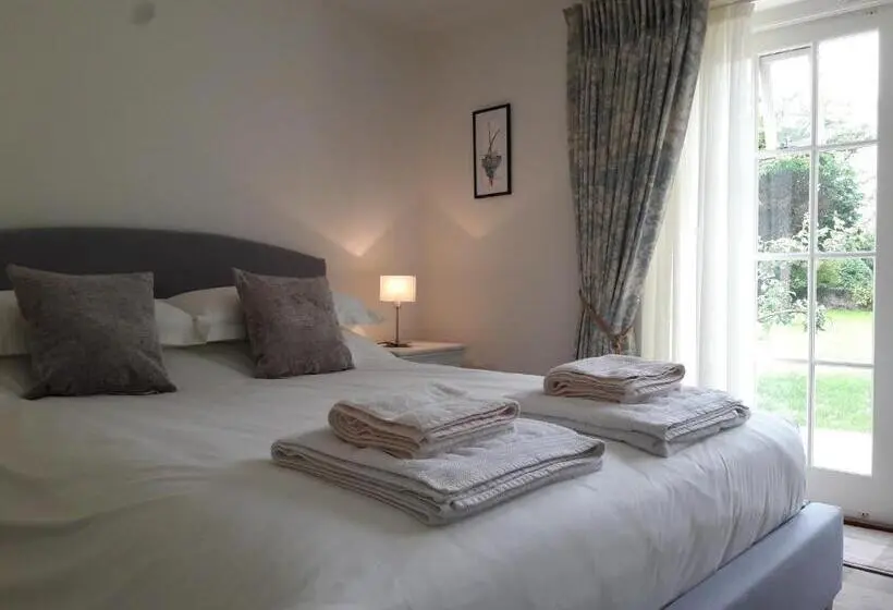 デラックスルーム, Clock House B&b