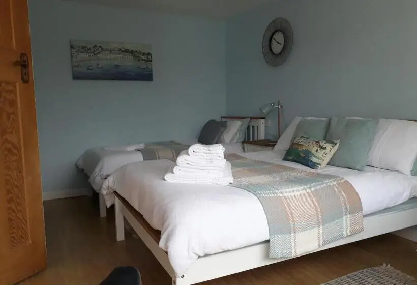 Family Room, Coast 77 B&b