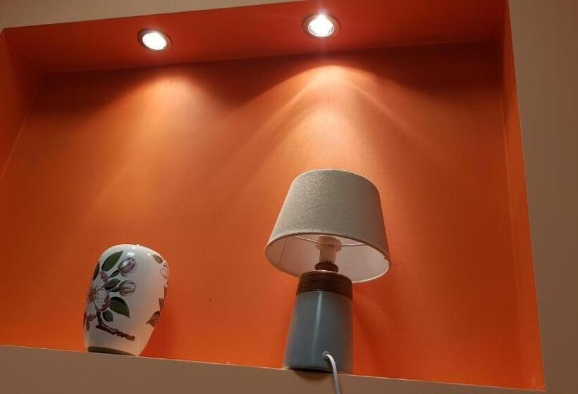 اتاق استاندارد, Aleks