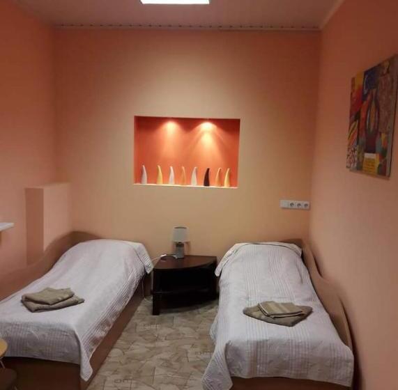 اتاق استاندارد, Aleks