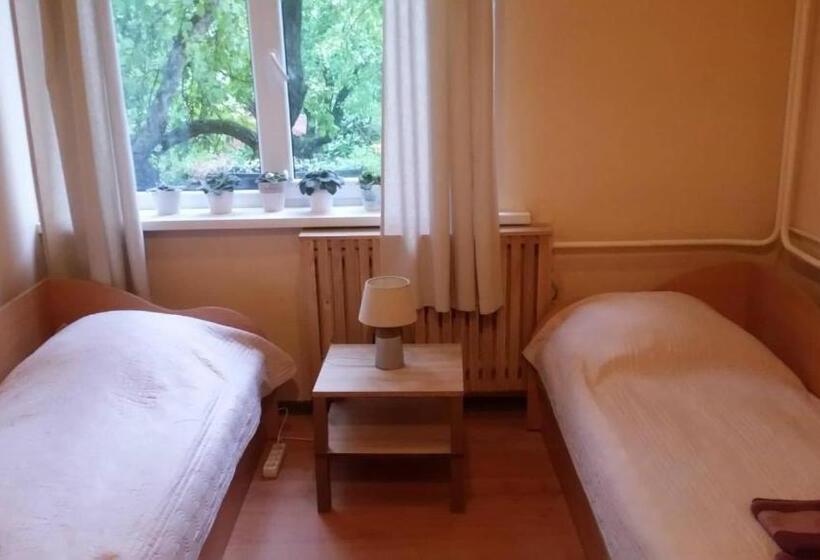 اتاق اکونومی, Aleks