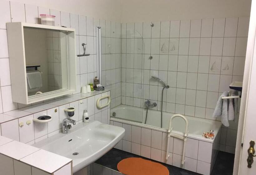 标准三人间, Gästezimmer Siminciuc