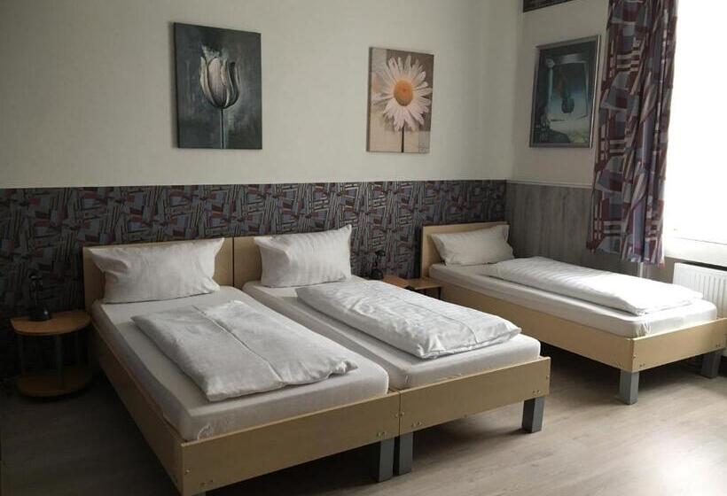 标准三人间, Gästezimmer Siminciuc