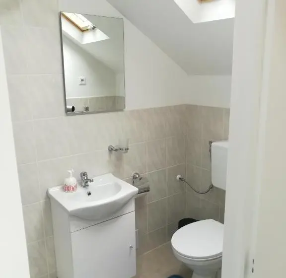 Standard Yhden Hengen Huone, Royal Guest House Ii