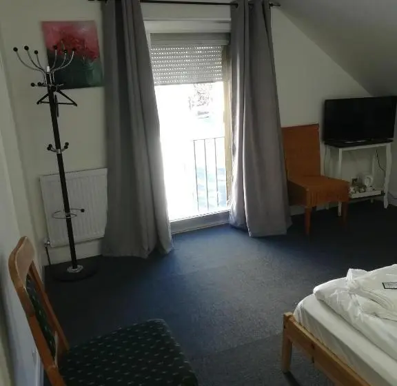 Comfort Kolmen Hengen Huone, Royal Guest House Ii