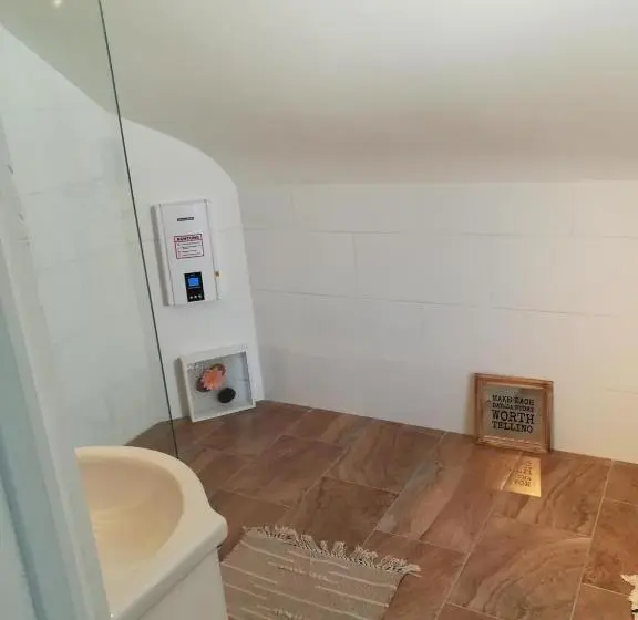 Comfort Kolmen Hengen Huone, Royal Guest House Ii