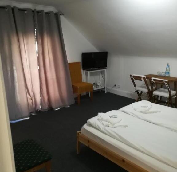 컴포트 트리플 룸, Royal Guest House Ii