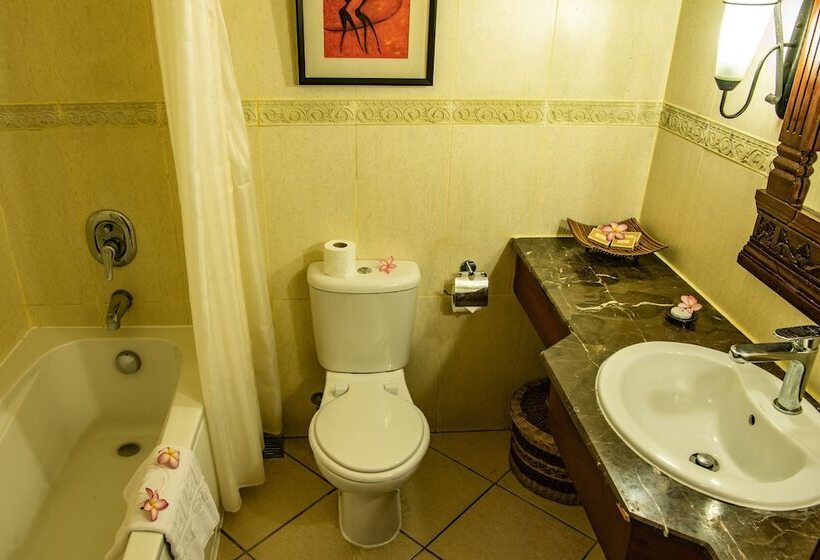 اتاق کلاب, Aanari Hotel & Spa