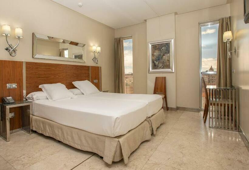 غرفة قياسية مطلة على المدينة, Gran Hotel Corona Sol