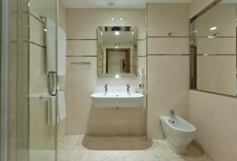 اتاق استاندارد با چشم‌انداز شهر, Gran Hotel Corona Sol