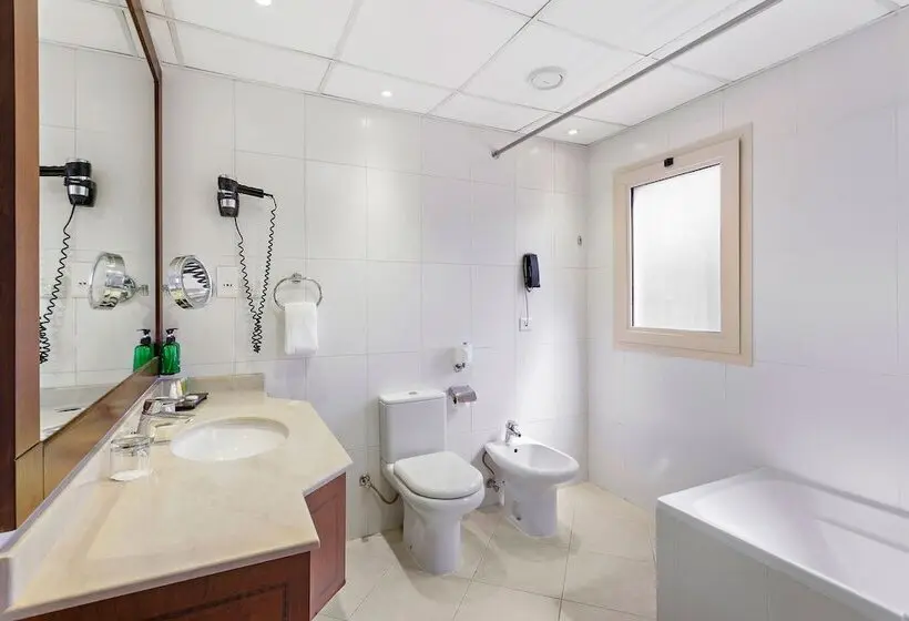 Classic room with balcony, Al Hamra Village
