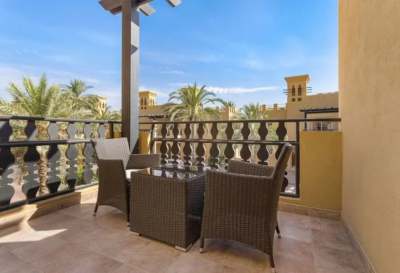 Classic room with balcony, Al Hamra Village