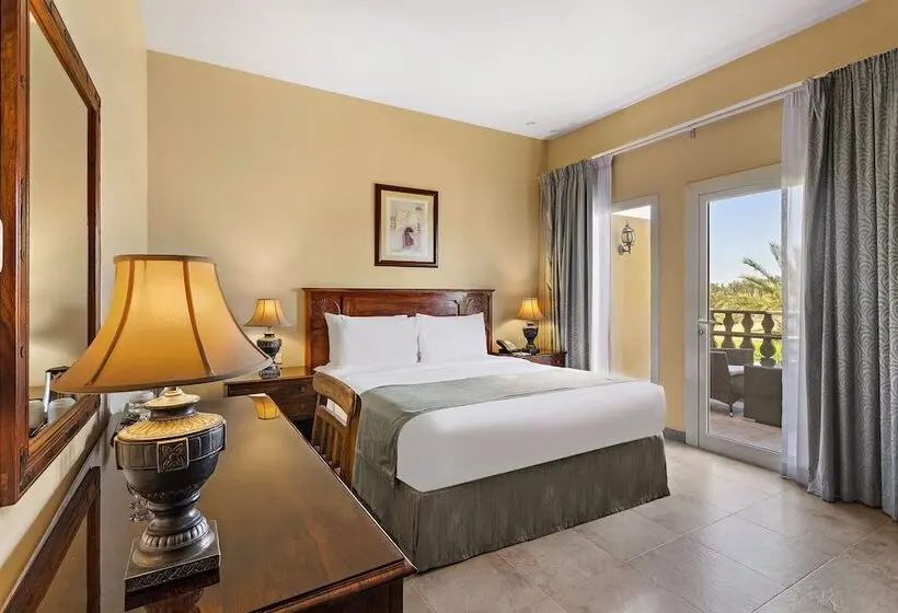 Classic room with balcony, Al Hamra Village