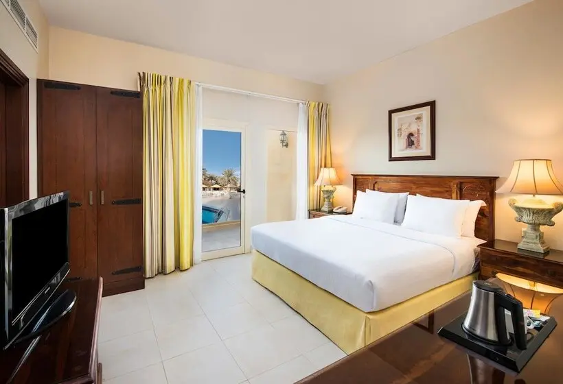 Classic room with balcony, Al Hamra Village