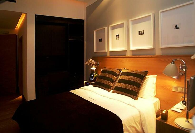 اتاق عادی, Browns Downtown