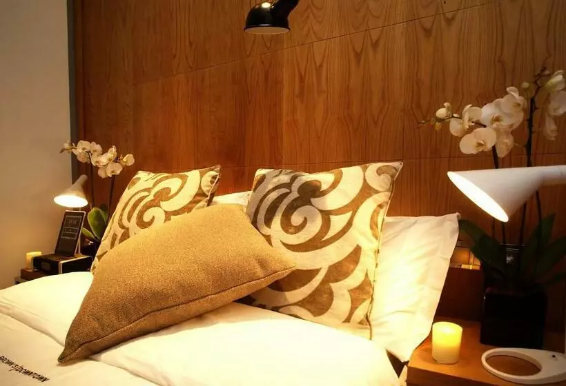 Quarto Basic, Browns Downtown