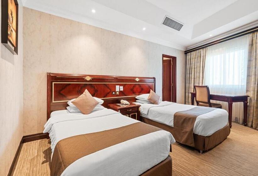 اتاق استاندارد, Chairmen