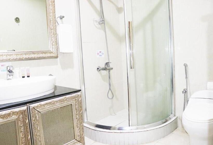 اتاق استاندارد, Chairmen