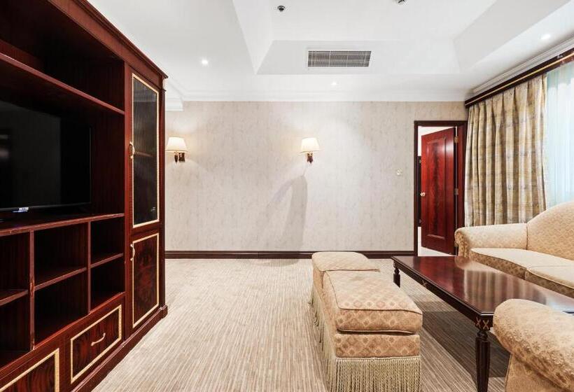 سوییت جونیور, Chairmen